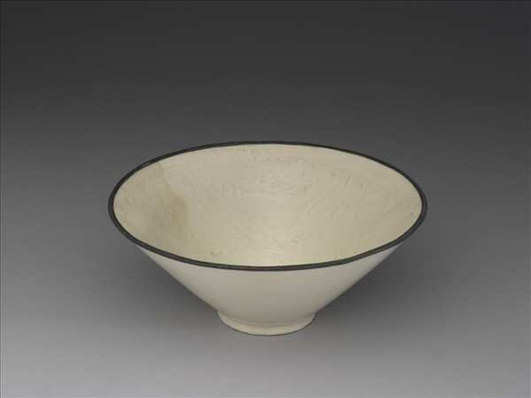 白瓷印花蓮塘游魚紋碗