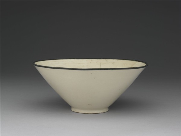 白瓷印花蓮塘游魚紋碗