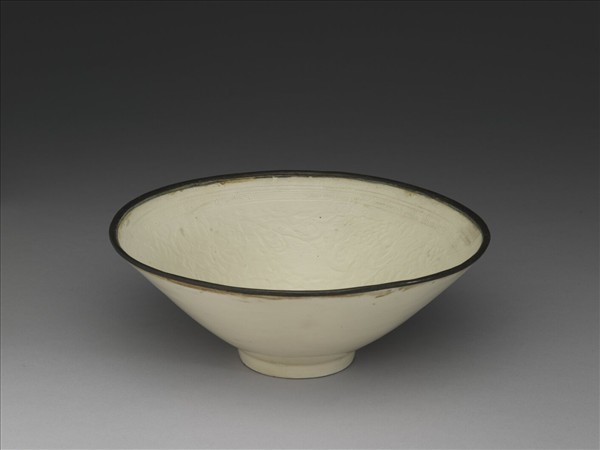 定窯 白瓷印花蓮塘魚紋碗