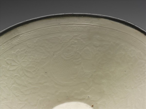 定窯 白瓷印花蓮塘魚紋碗