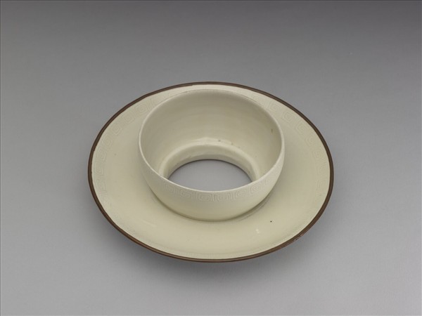 定窯 白瓷劃花回紋盞托