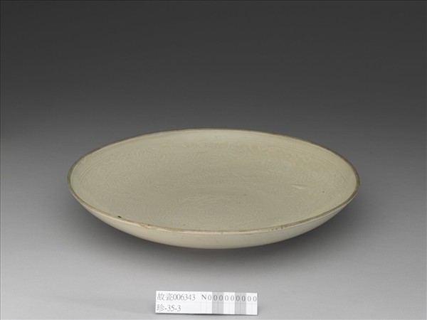 白瓷印花蓮塘鴛鴦紋盤