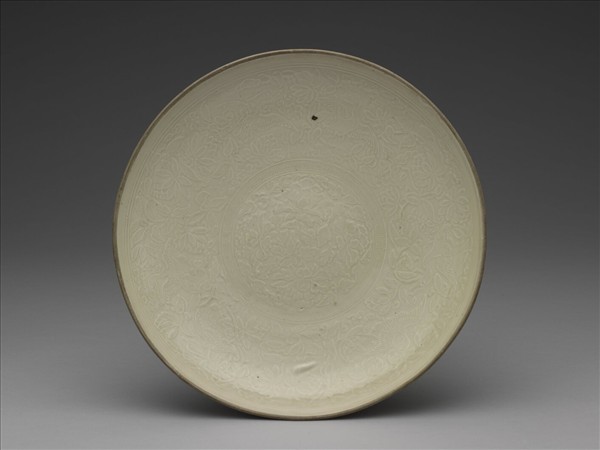 白瓷印花蓮塘鴛鴦紋盤