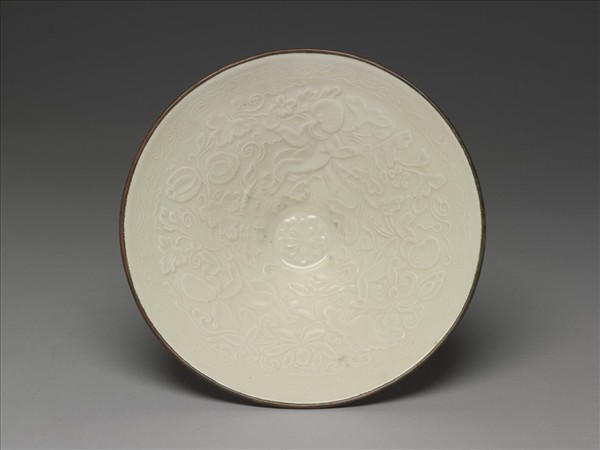 定窯 白瓷印花嬰戲瓜藤圖碗