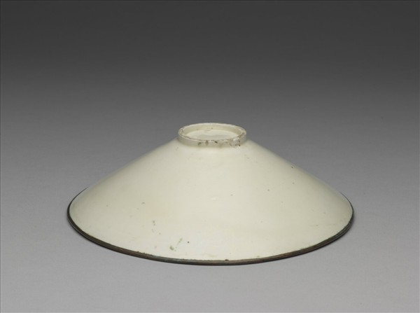 定窯 白瓷印花嬰戲瓜藤圖碗