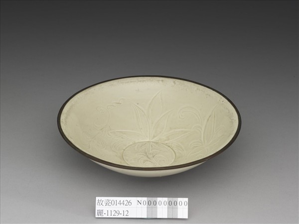 定窯 白瓷劃花蓮花紋碗