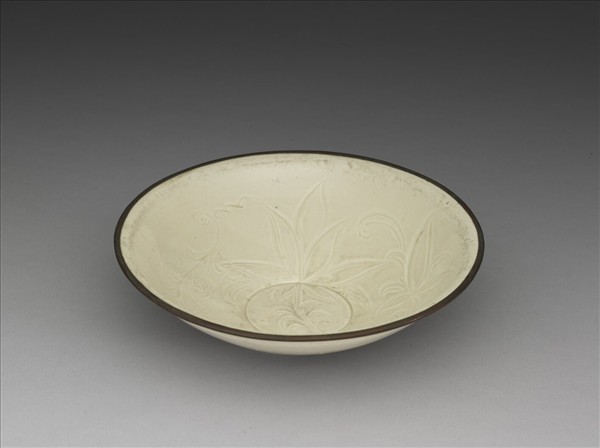 定窯 白瓷劃花蓮花紋碗