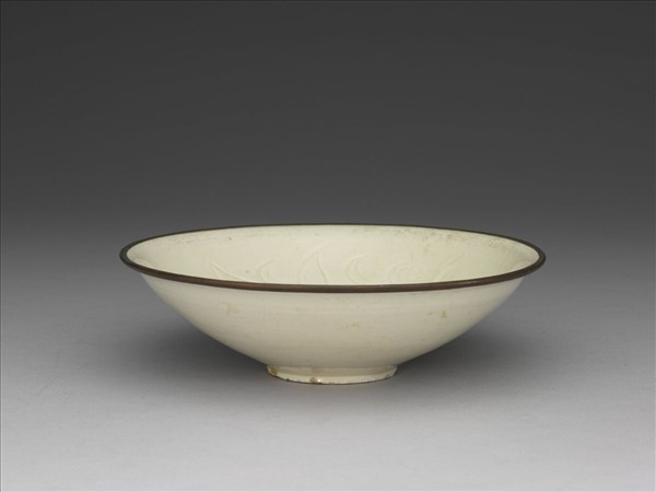 定窯 白瓷劃花蓮花紋碗