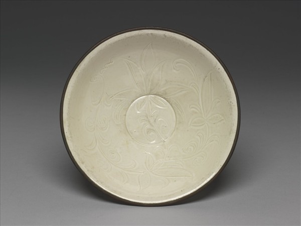 定窯 白瓷劃花蓮花紋碗