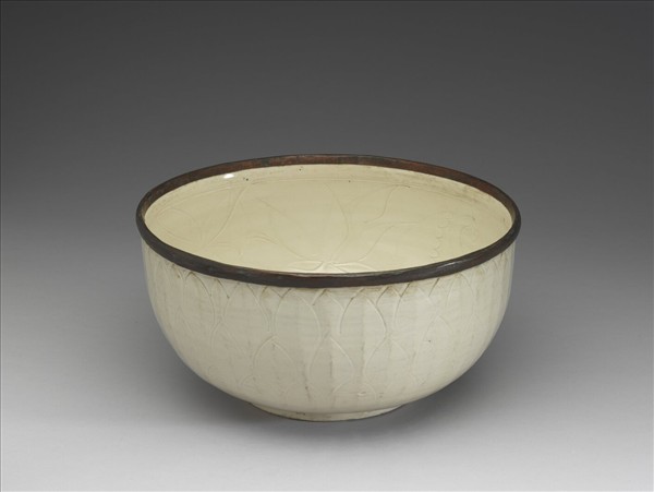 定窯 白瓷劃花蓮花紋碗