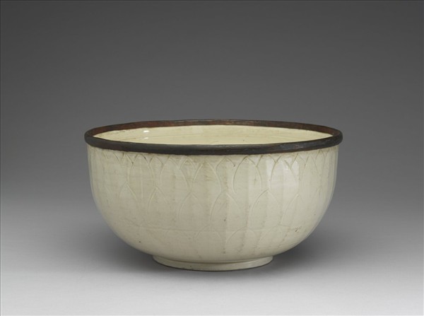 定窯 白瓷劃花蓮花紋碗