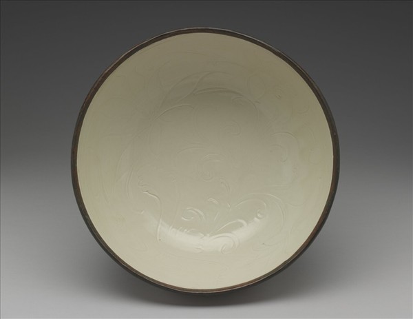 定窯 白瓷劃花蓮花紋碗