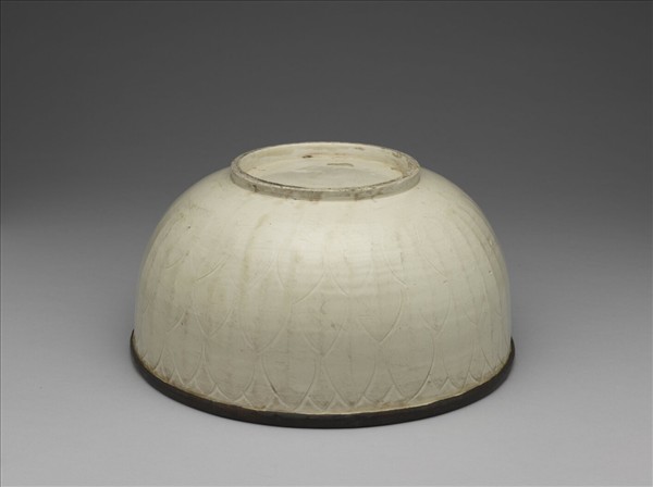 定窯 白瓷劃花蓮花紋碗