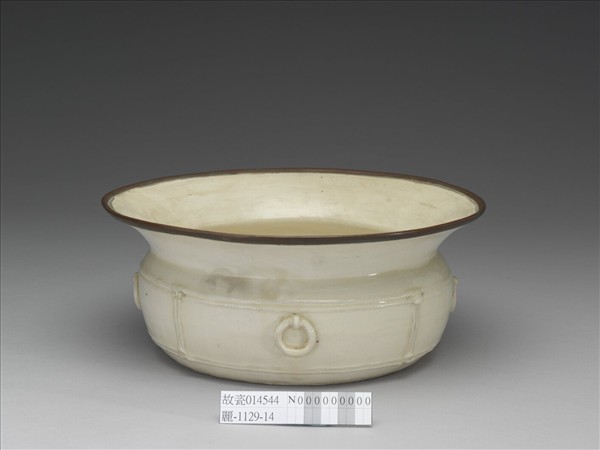 白瓷劃花雙魚繩紋四環耳洗