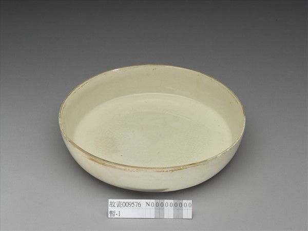 白瓷劃花雙魚紋洗