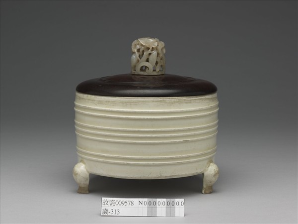 定窯 白瓷弦紋樽