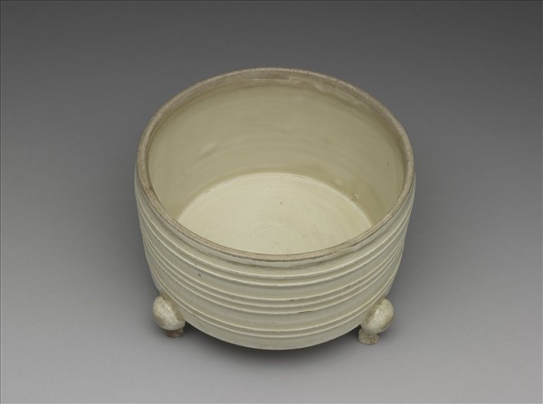 定窯 白瓷弦紋樽