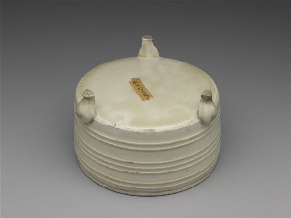 定窯 白瓷弦紋樽