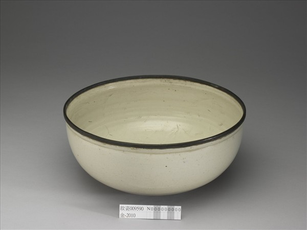 定窯 白瓷劃花魚藻紋碗