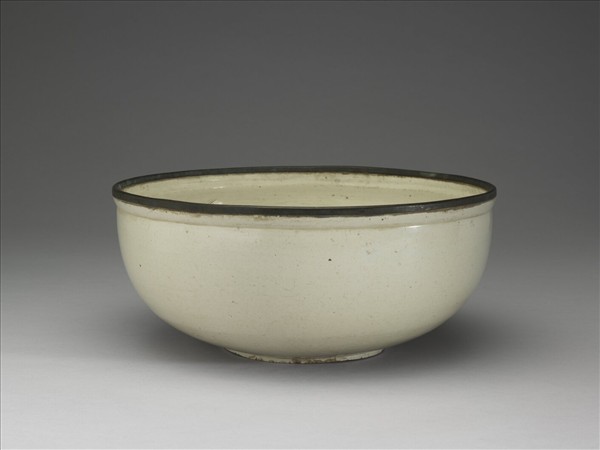 定窯 白瓷劃花魚藻紋碗