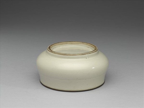 白瓷番蓮紋簋式爐