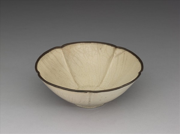 定窯 白釉梅花式碗