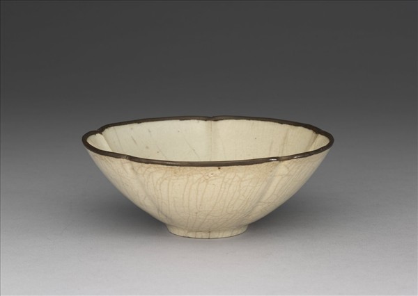 定窯 白釉梅花式碗