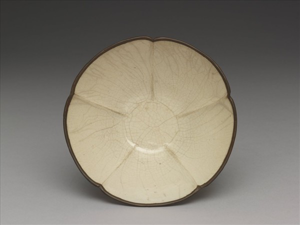 定窯 白釉梅花式碗