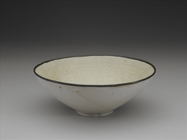 定窯 白瓷印花四季花卉紋碗