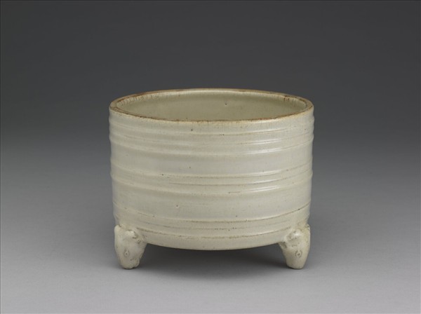 廣窯 白瓷弦紋三足爐