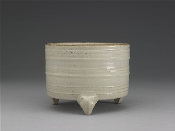 廣窯 白瓷弦紋三足爐