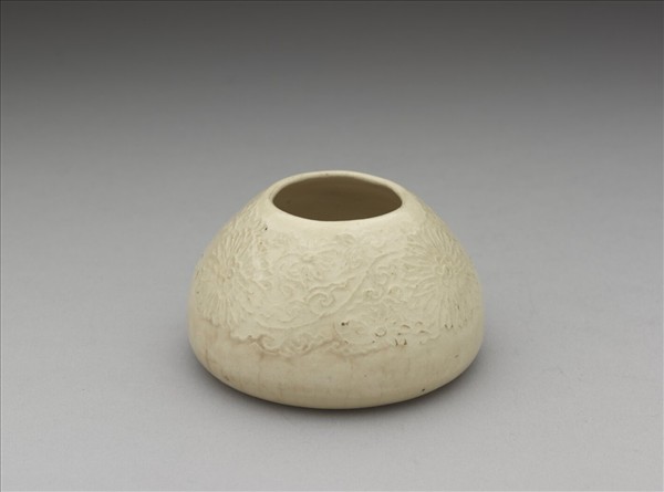 白瓷印花菊花紋水盛