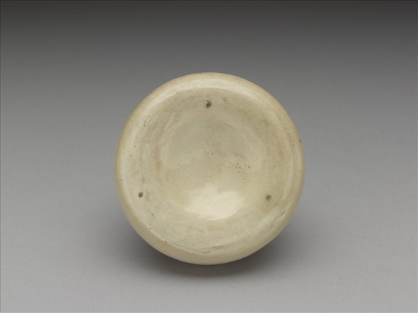 白瓷印花菊花紋水盛