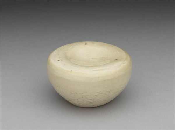 白瓷印花菊花紋水盛