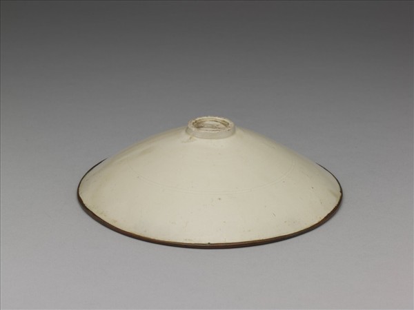 定窯 白瓷鴛鴦穿花紋笠式碗