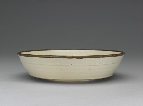 白瓷印花獅戲圖蔗段式洗