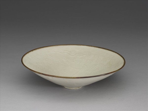 定窯 白瓷印花雲鳳紋笠式碗