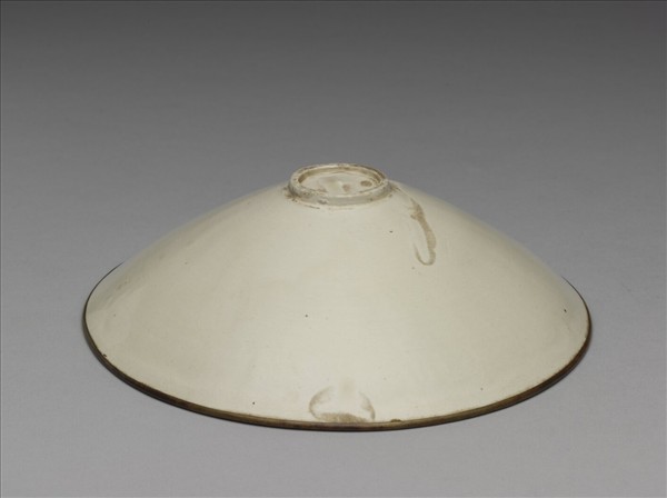 定窯 白瓷印花雲鳳紋笠式碗