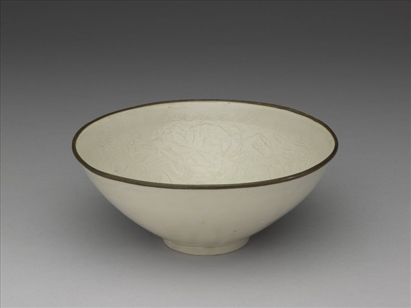 定窯 白瓷印花蓮荷雙魚紋碗