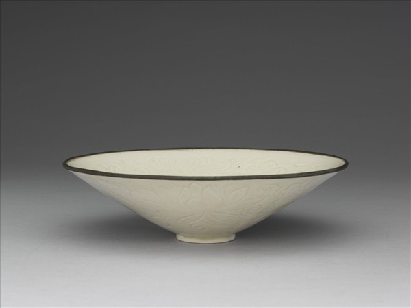 定窯 劃花海石榴笠式碗