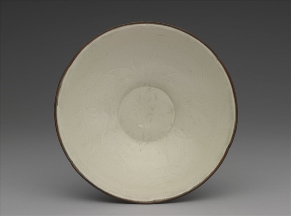 定窯 白瓷劃花蓮花紋葵口碗