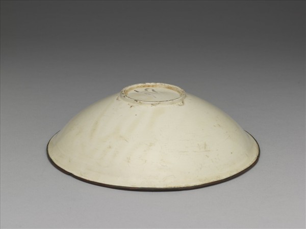 定窯 白瓷劃花蓮花紋葵口碗