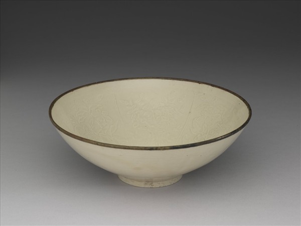 定窯 白瓷印花分格四季花卉紋碗