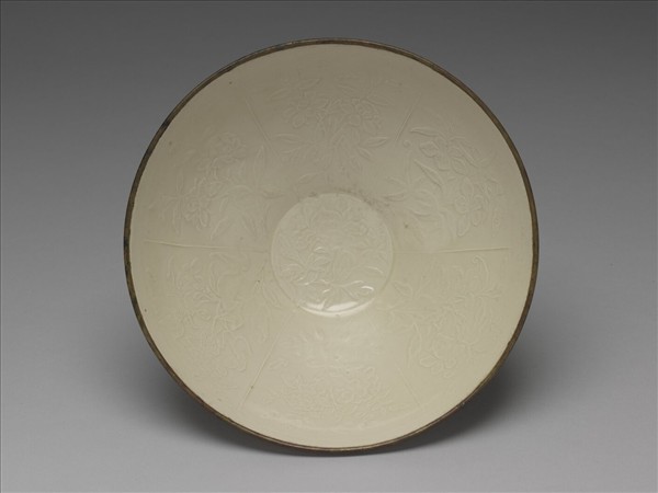 定窯 白瓷印花分格四季花卉紋碗