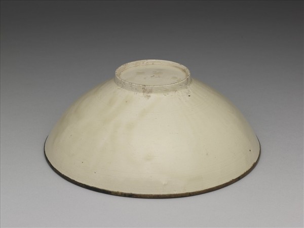 定窯 白瓷印花分格四季花卉紋碗