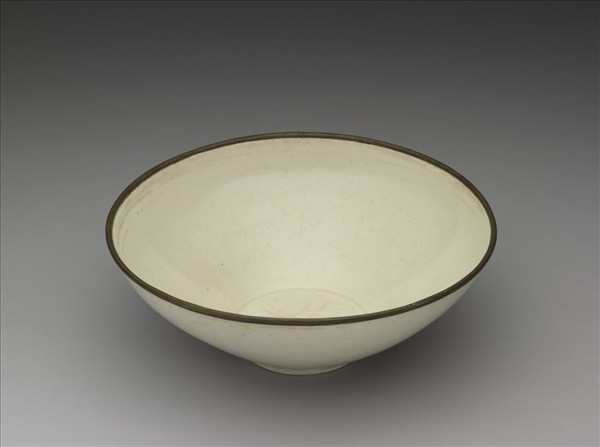 定窯 白瓷劃花魚紋碗