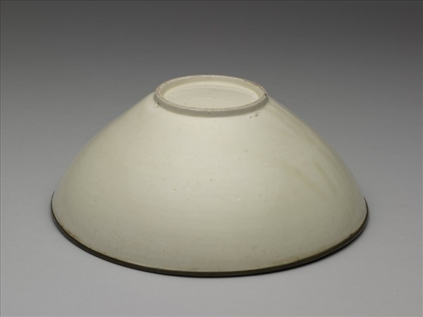 定窯 白瓷劃花魚紋碗