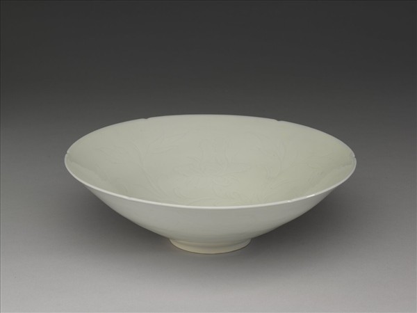 景德鎮窯系 白瓷劃花牡丹紋碗