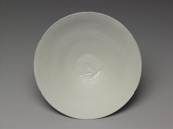 景德鎮窯系 白瓷劃花牡丹紋碗