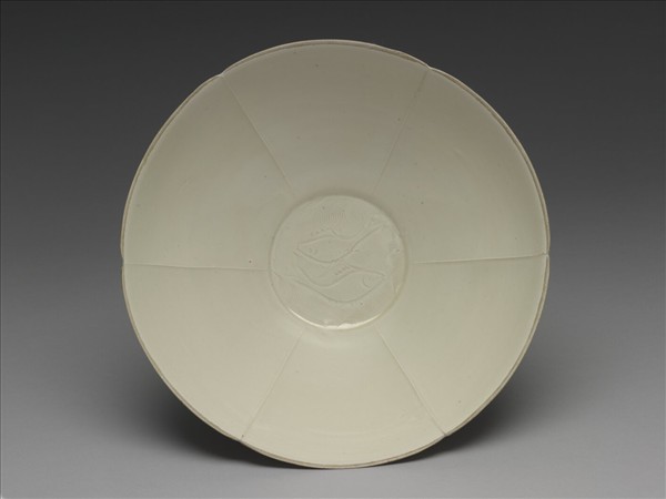 定窯 白瓷雙魚紋葵花式碗